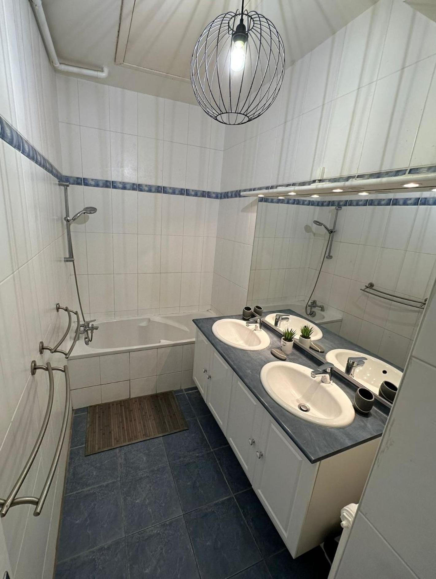 Maison De Ville Plein Centre, 3 Etoiles, A 200M De La Plage, Parking Prive, Wifi Royan Kültér fotó